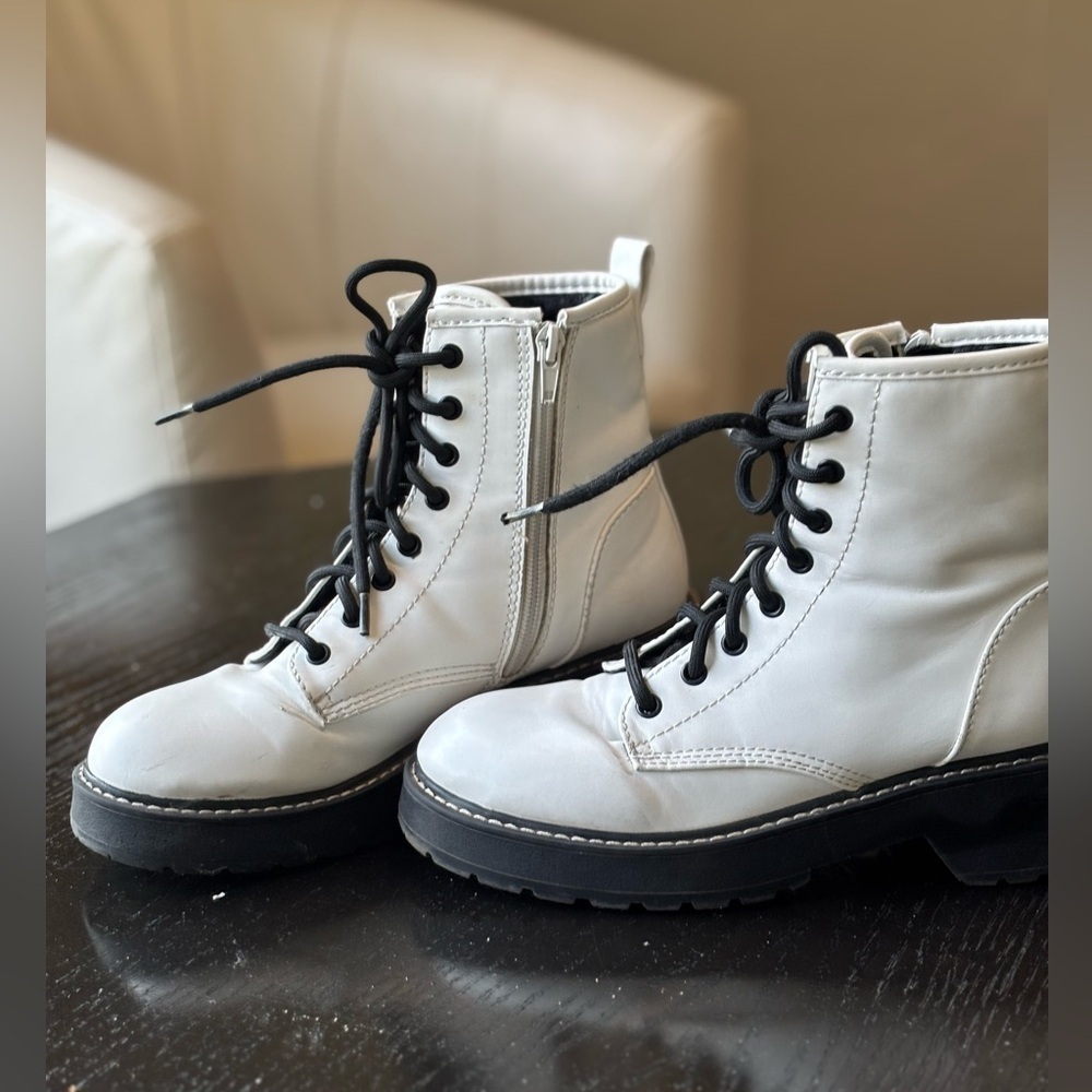 White Lace-Up Combat Boots Black Sole Punk Grunge Streetwear Size 7‎